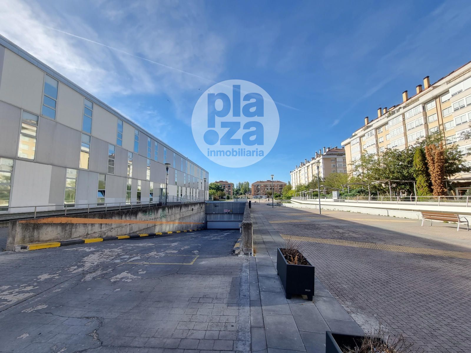 ¡OPORTUNIDAD EN GAMONAL! DOS AMPLIAS PLAZAS DE GARAJE EN PARQUE FÉLIX - Foto 2