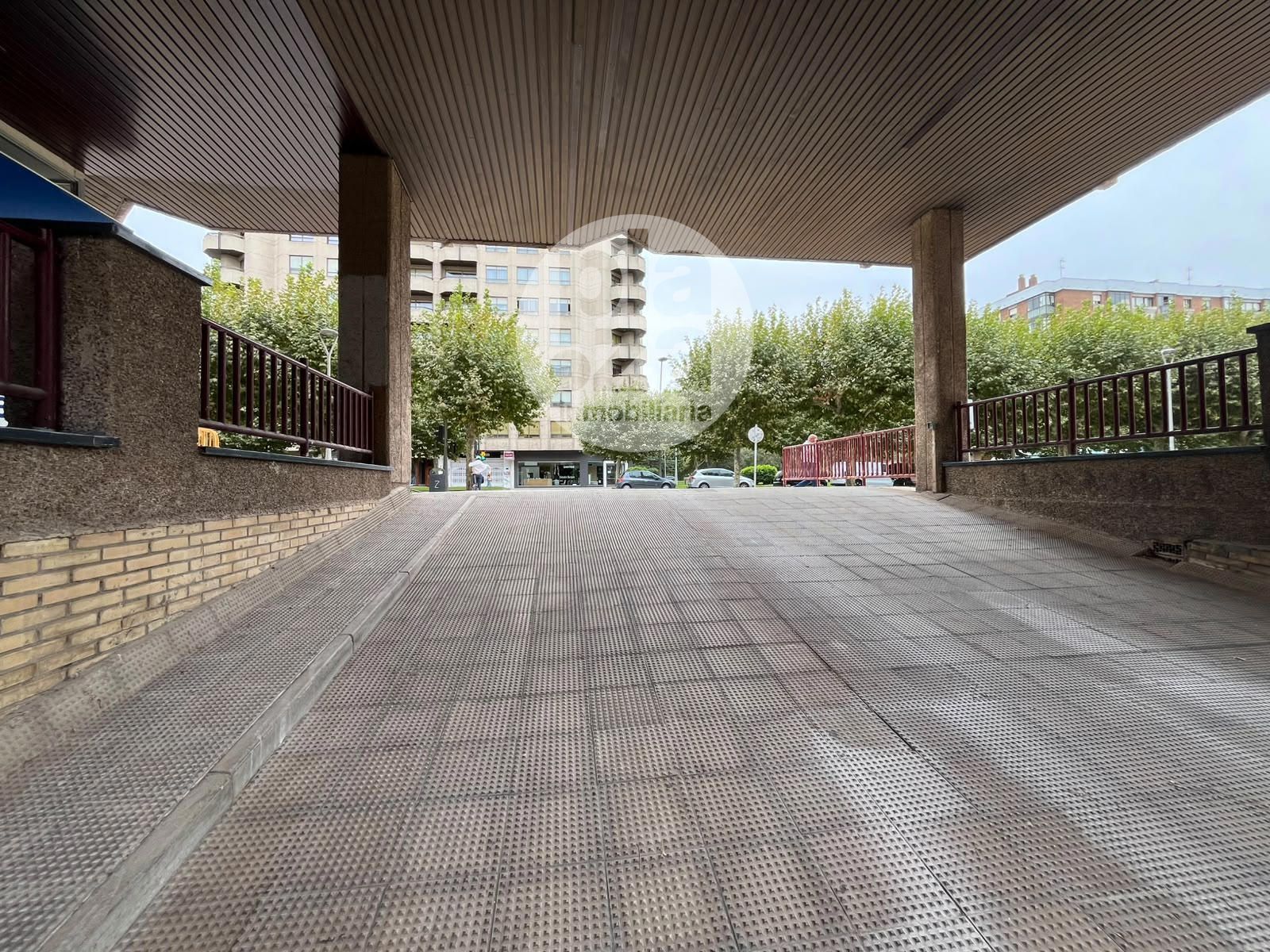 ¡ESPECTACULAR PLAZA DE GARAJE EN REGINO SAINZ DE LA MAZA! - Foto 3