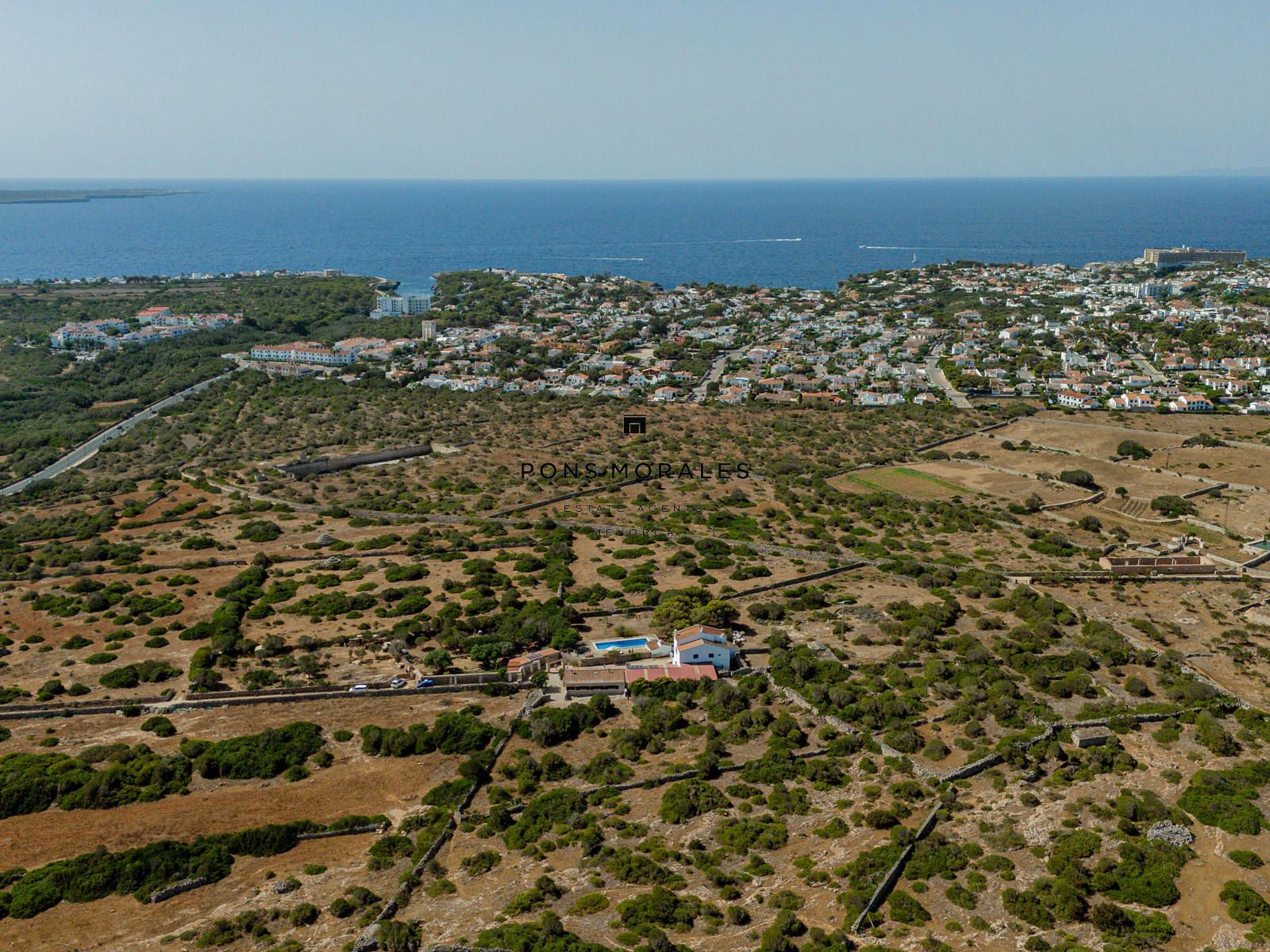 Finca rústica con vistas al mar y piscina en Ciutadella de Menorca. - Foto 1