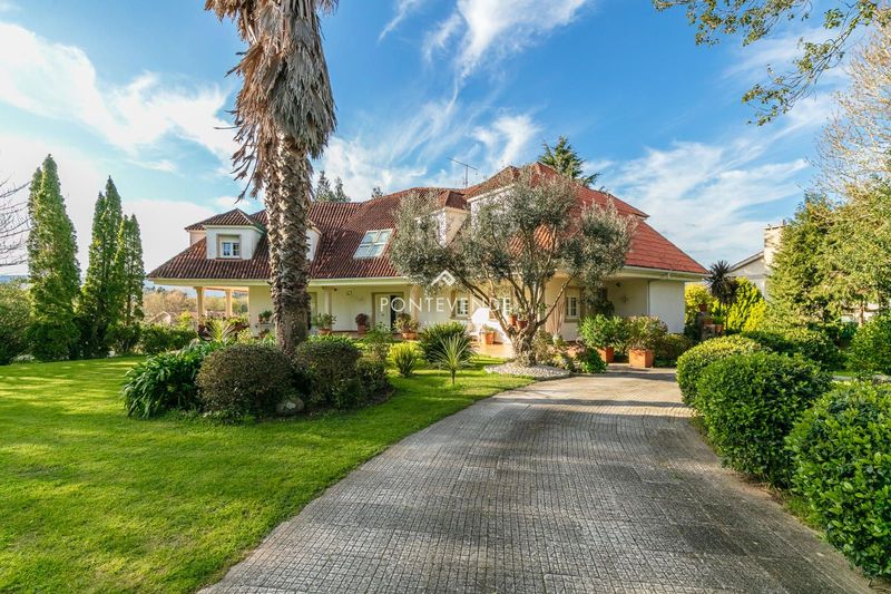 Chalet Independiente en venta Mourente, Pontevedra. Ref: 3815. Pontevende