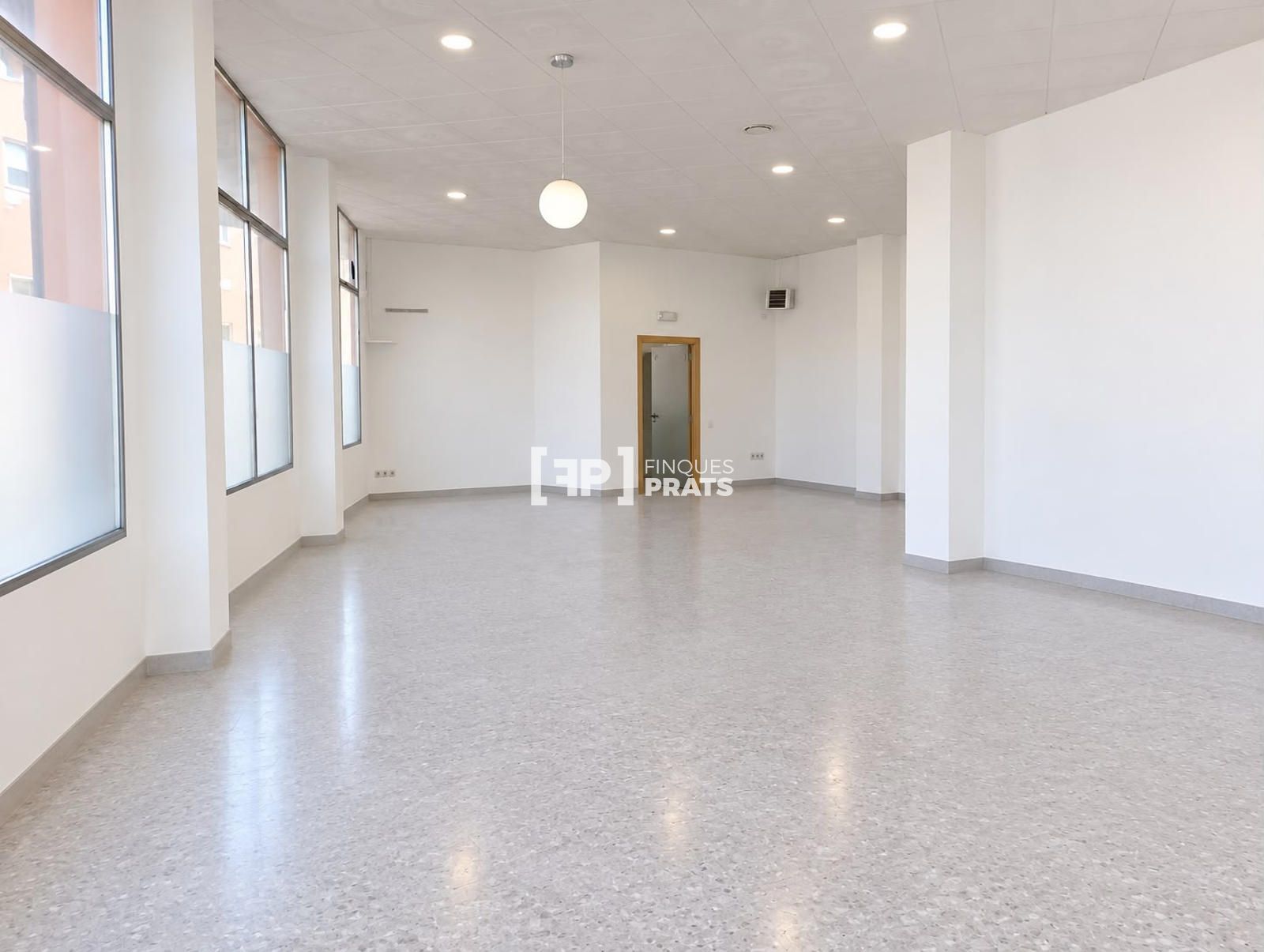 LOCAL COMERCIAL ALQUILER EN ALFARRÀS , UBICACION ESTRATEGICA - - Foto 2