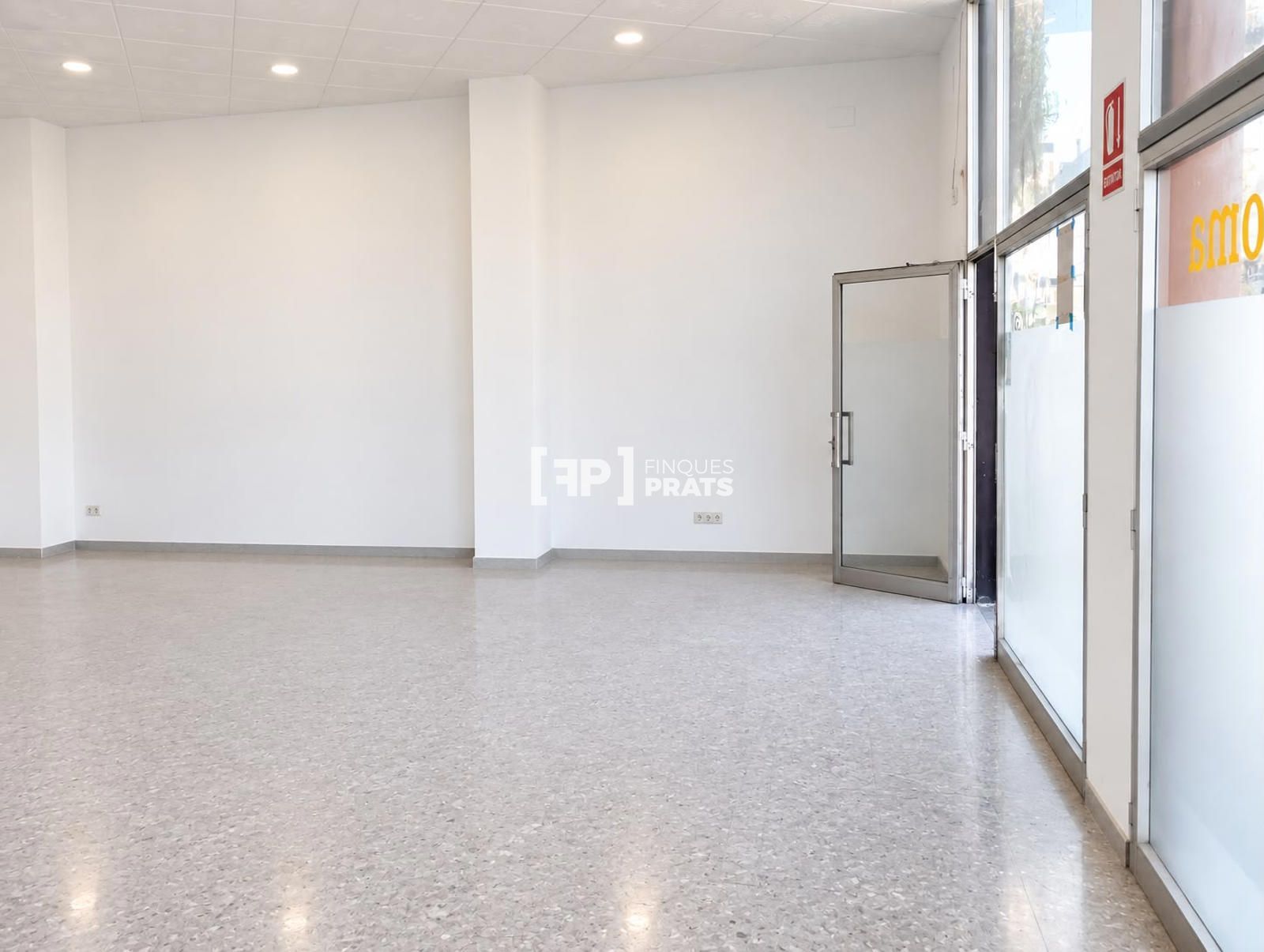 LOCAL COMERCIAL ALQUILER EN ALFARRÀS , UBICACION ESTRATEGICA - - Foto 3