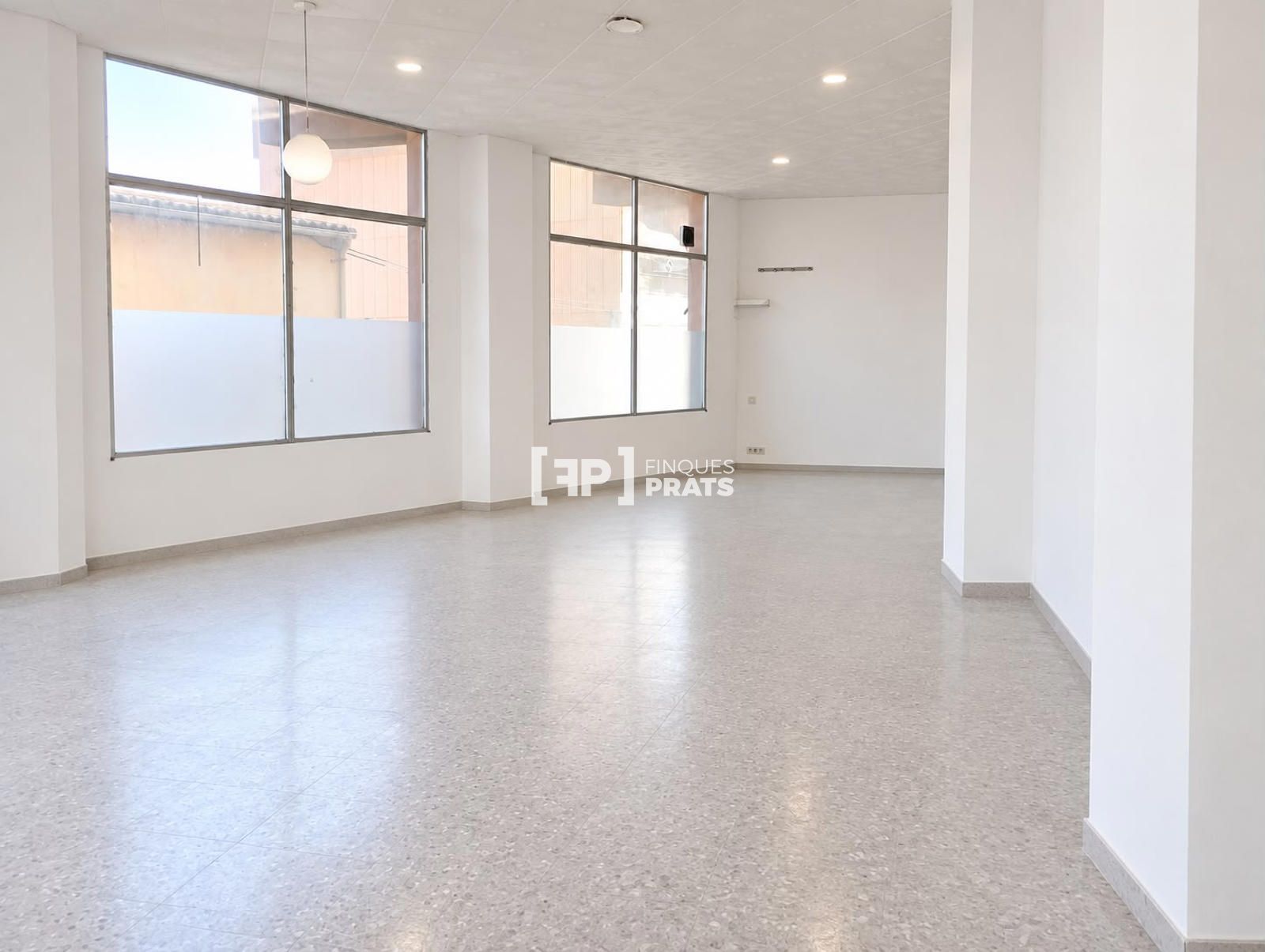 LOCAL COMERCIAL ALQUILER EN ALFARRÀS , UBICACION ESTRATEGICA - - Foto 4