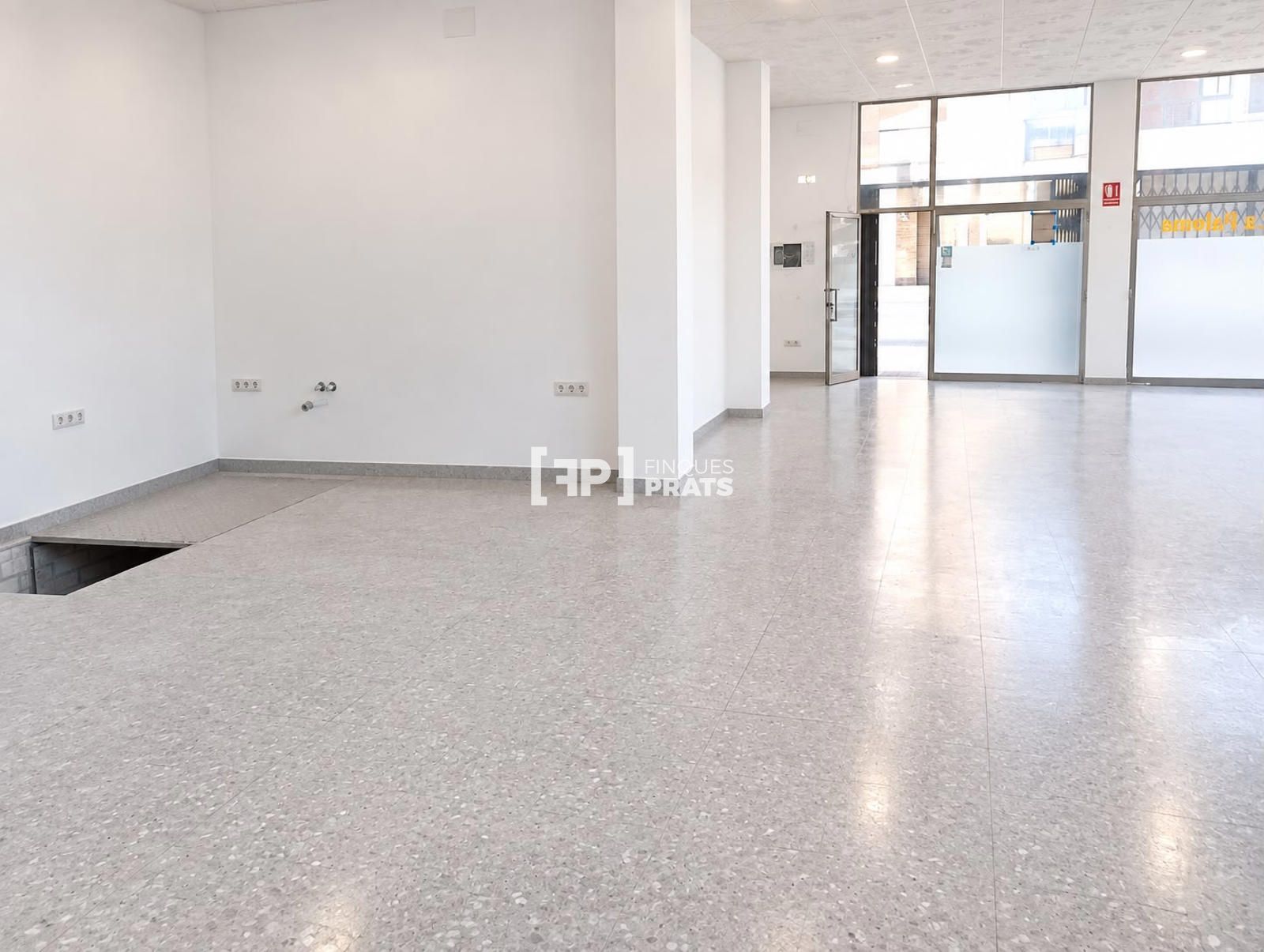 LOCAL COMERCIAL ALQUILER EN ALFARRÀS , UBICACION ESTRATEGICA - - Foto 5