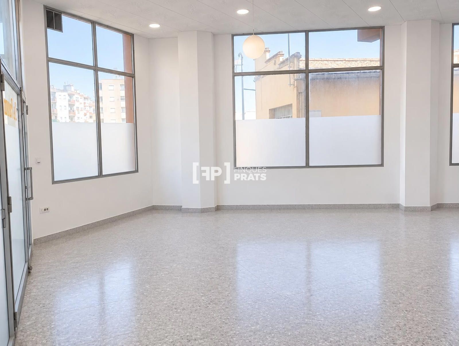 LOCAL COMERCIAL ALQUILER EN ALFARRÀS , UBICACION ESTRATEGICA - - Foto 7