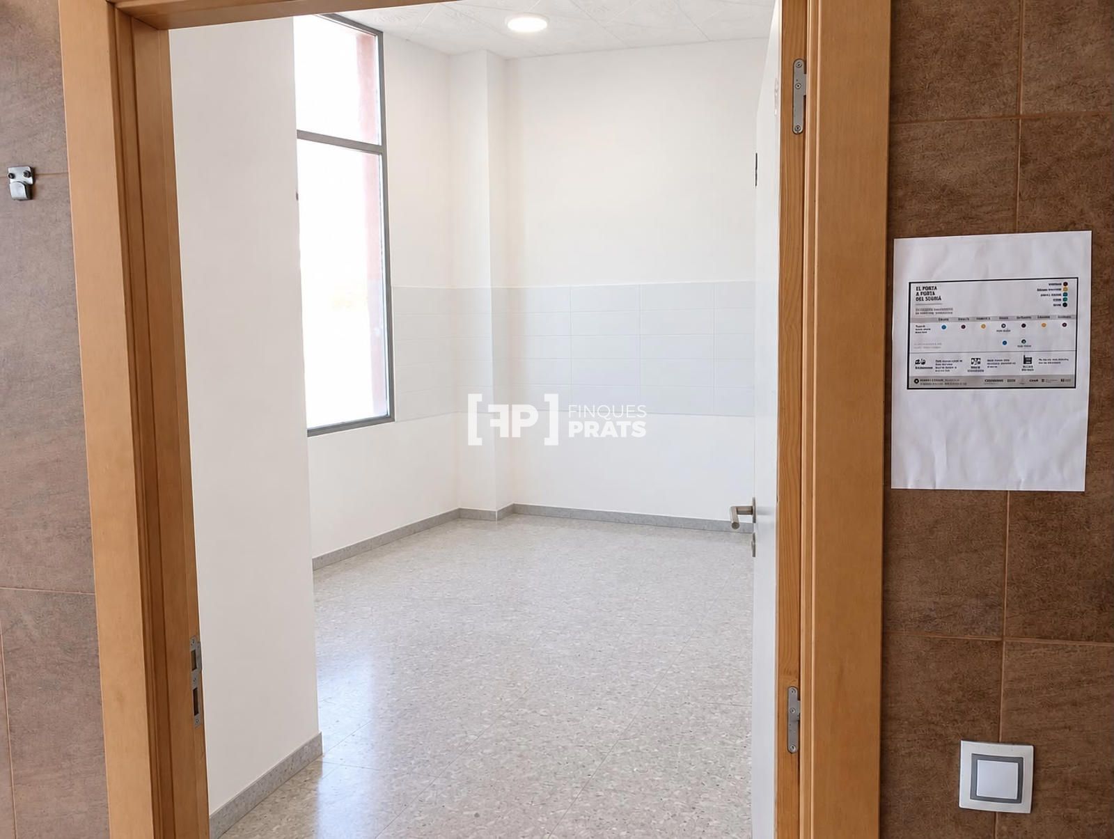 LOCAL COMERCIAL ALQUILER EN ALFARRÀS , UBICACION ESTRATEGICA - - Foto 8
