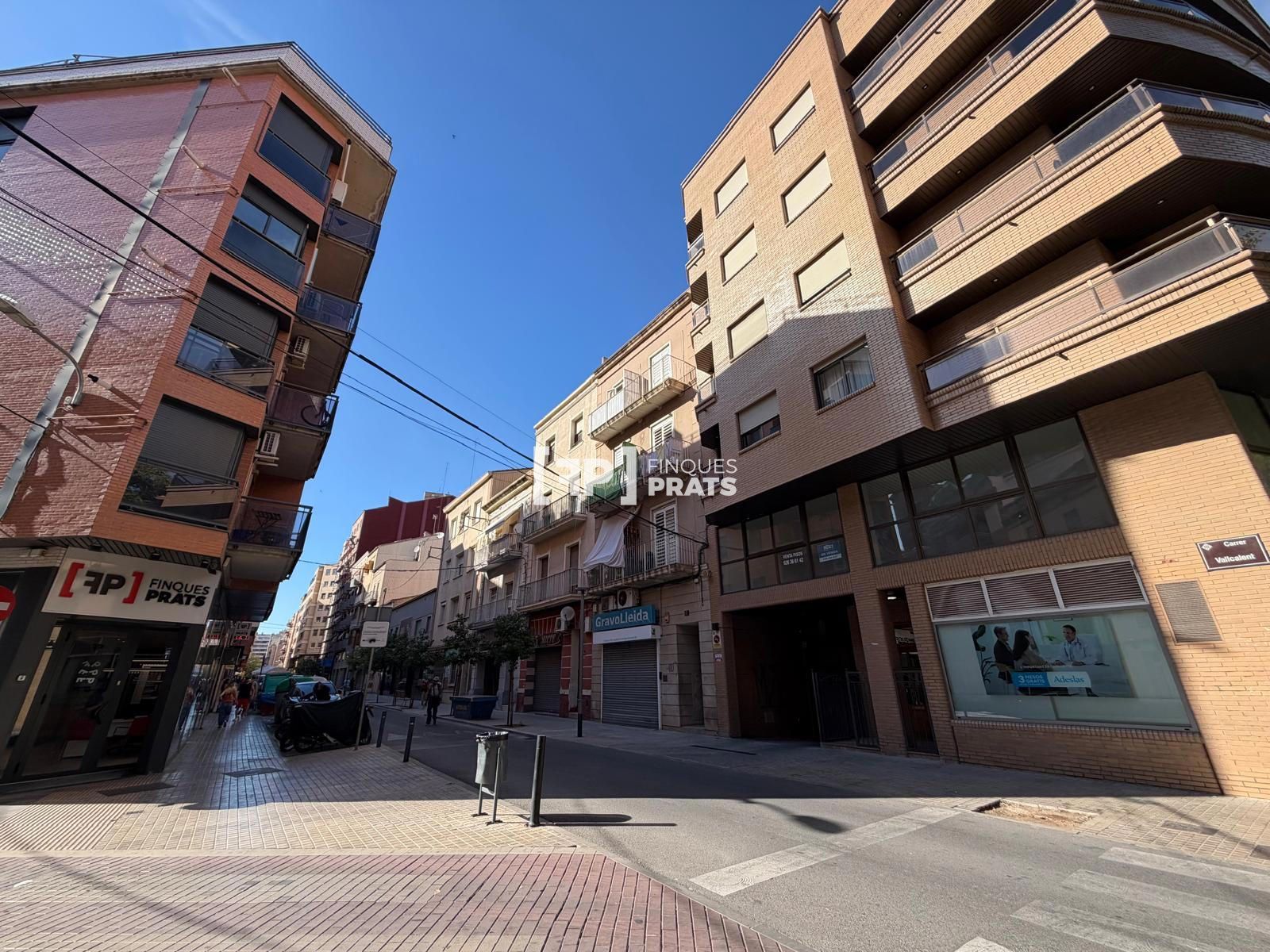 Plaza de aparcamiento en venta en Zona Alta – Calle Vallcalent - Foto 1