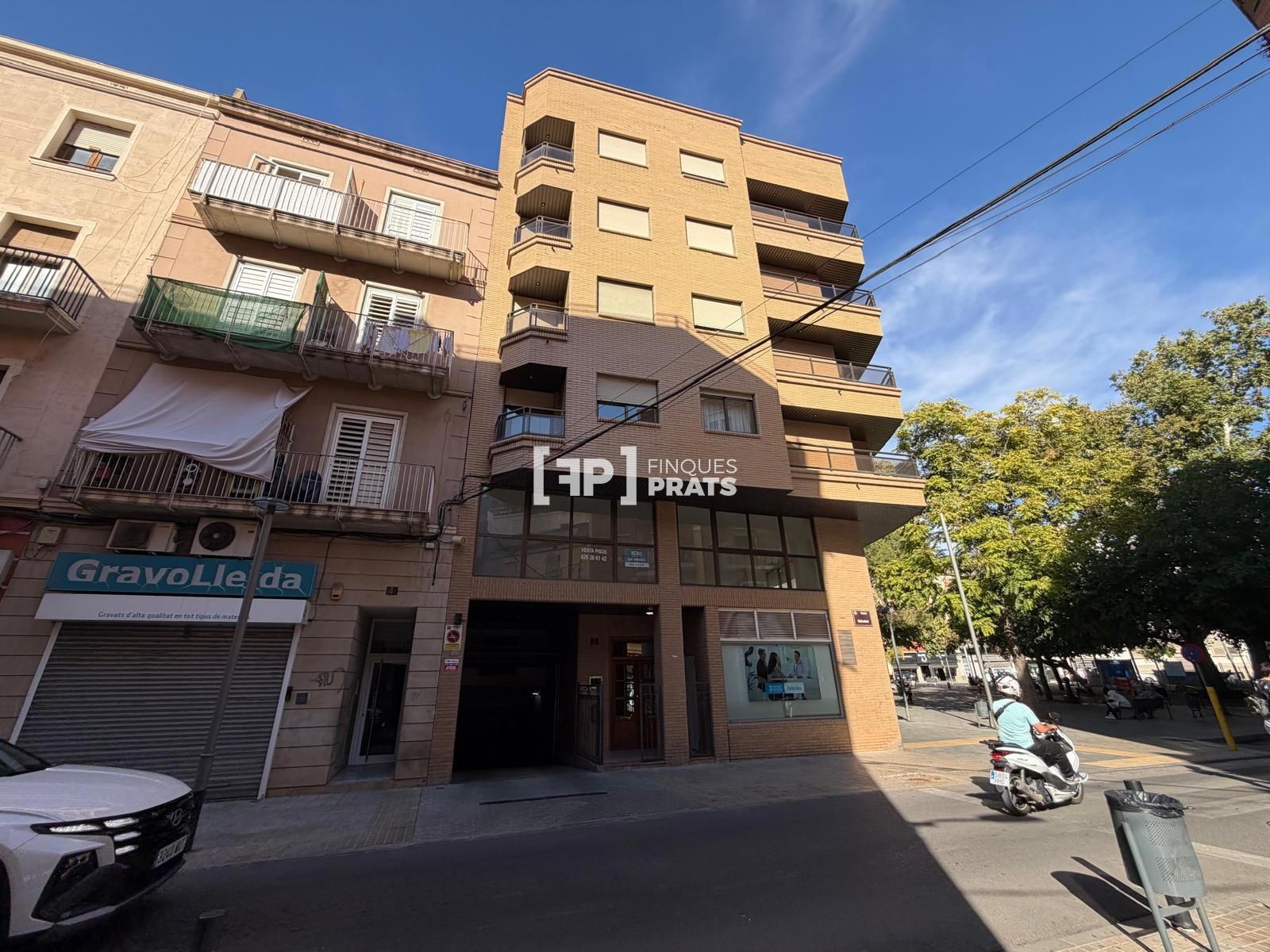 Plaza de aparcamiento en venta en Zona Alta – Calle Vallcalent - Foto 2