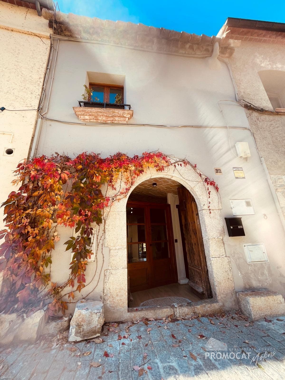 Encantadora casa rústica con elegancia moderna en el corazón de Collbató - Foto 3