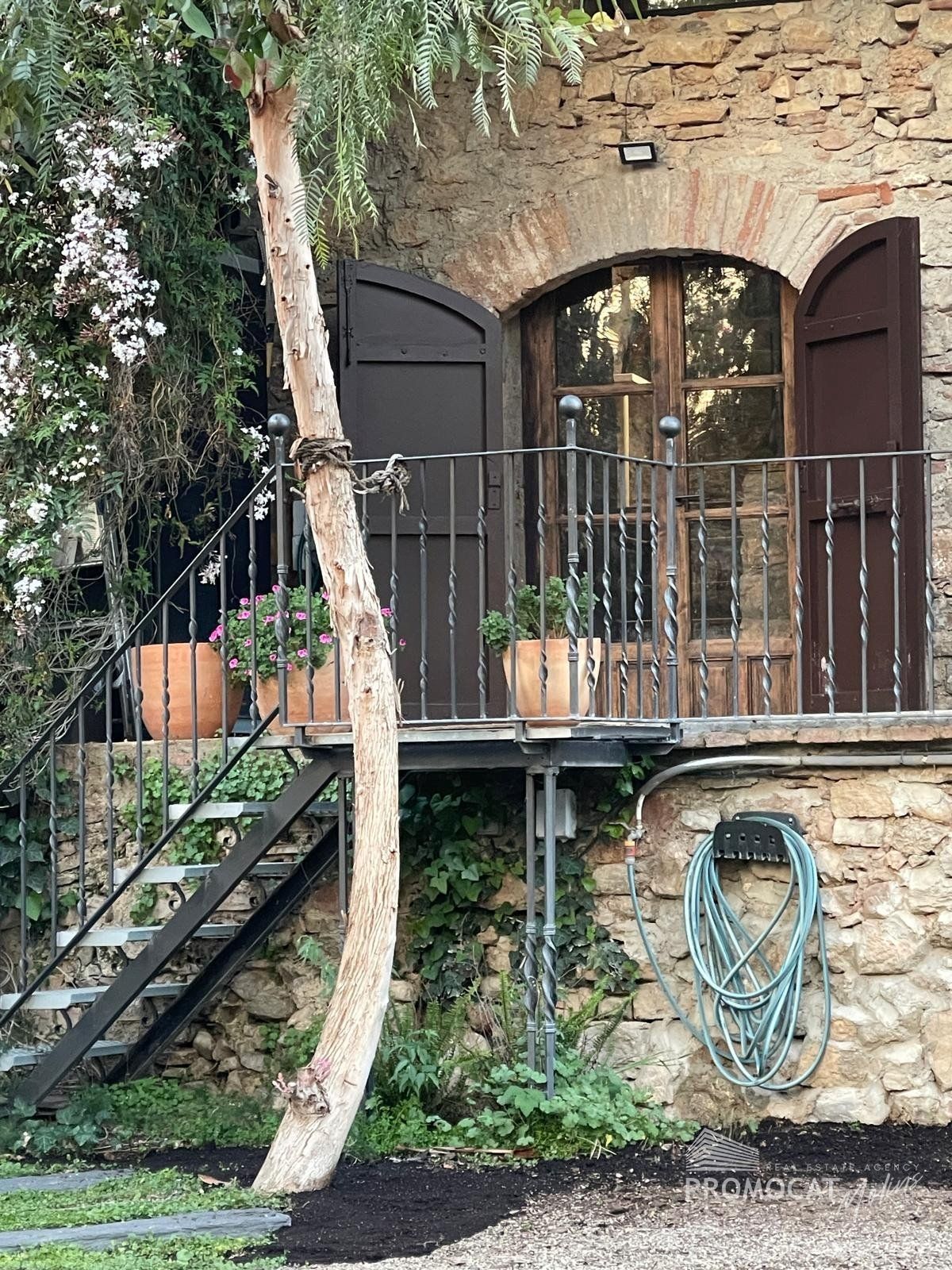 Encantadora casa rústica con elegancia moderna en el corazón de Collbató - Foto 2
