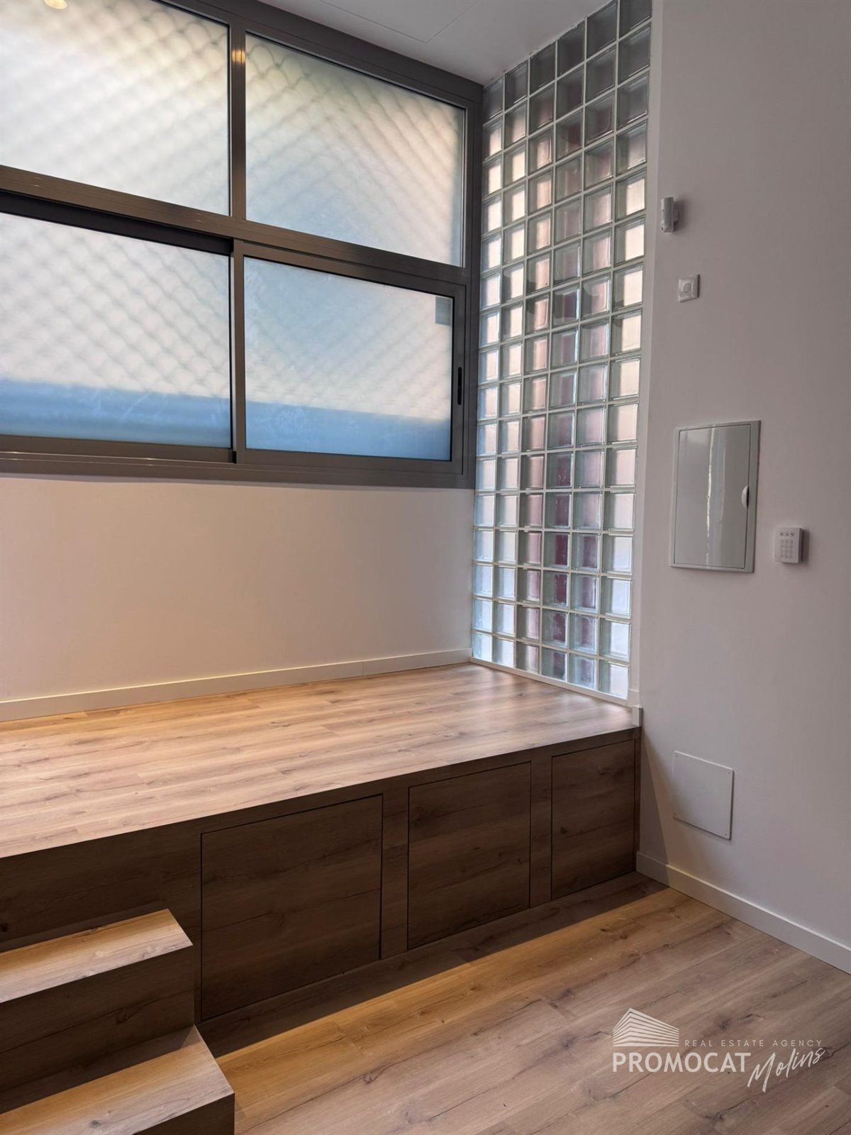 Oportunidad única en Esplugues de Llobregat: local con diseño tipo loft en dos alturas - Foto 6