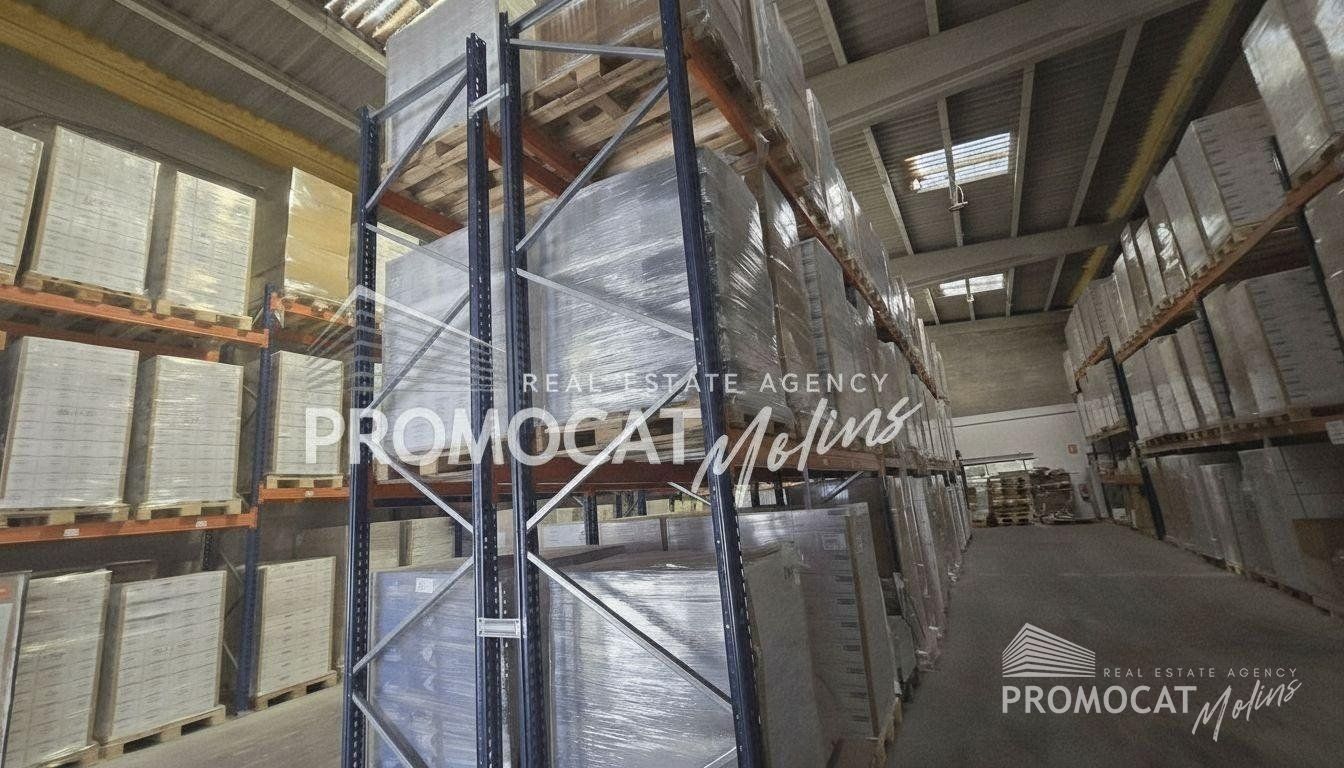 Espectacular Nave Industrial de 789 m² con Patio de 300 m² en El Papiol (C/ Indústria) - Foto 3