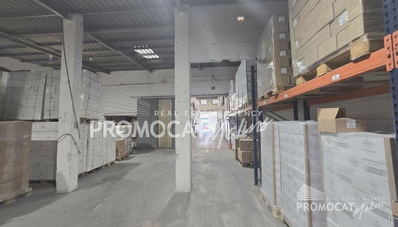 Espectacular Nave Industrial de 789 m² con Patio de 300 m² en El Papiol (C/ Indústria) - Foto 4