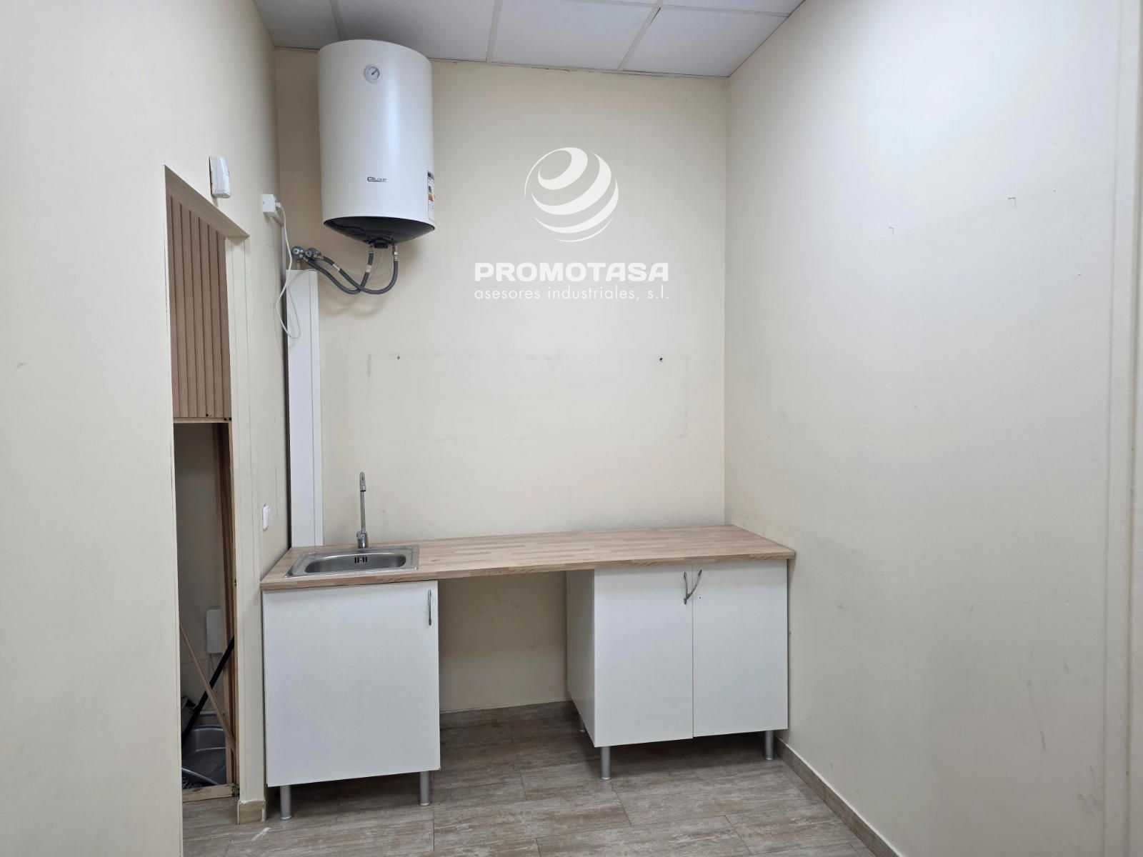 COMMERCIAL PREMISES LOCATED IN THE MOST TRAFFIC AREA OF THE POPULATION - Foto 8