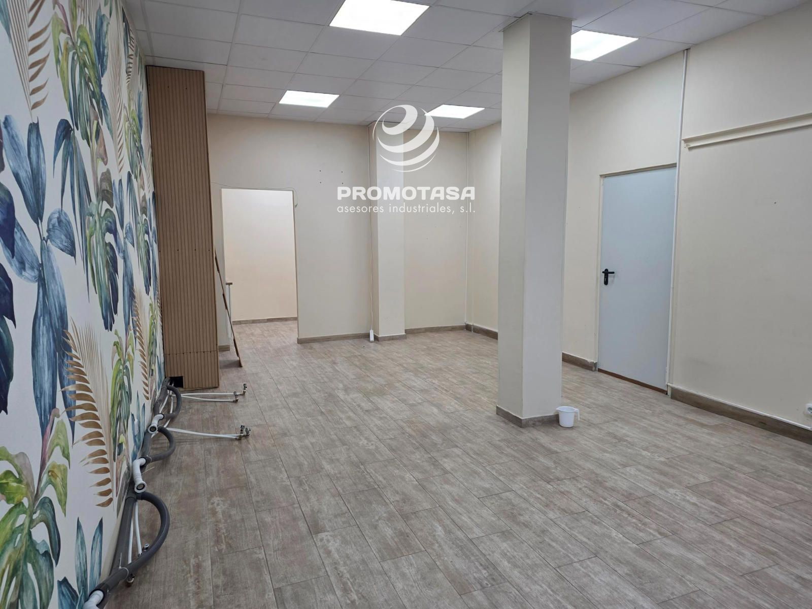 COMMERCIAL PREMISES LOCATED IN THE MOST TRAFFIC AREA OF THE POPULATION - Foto 4