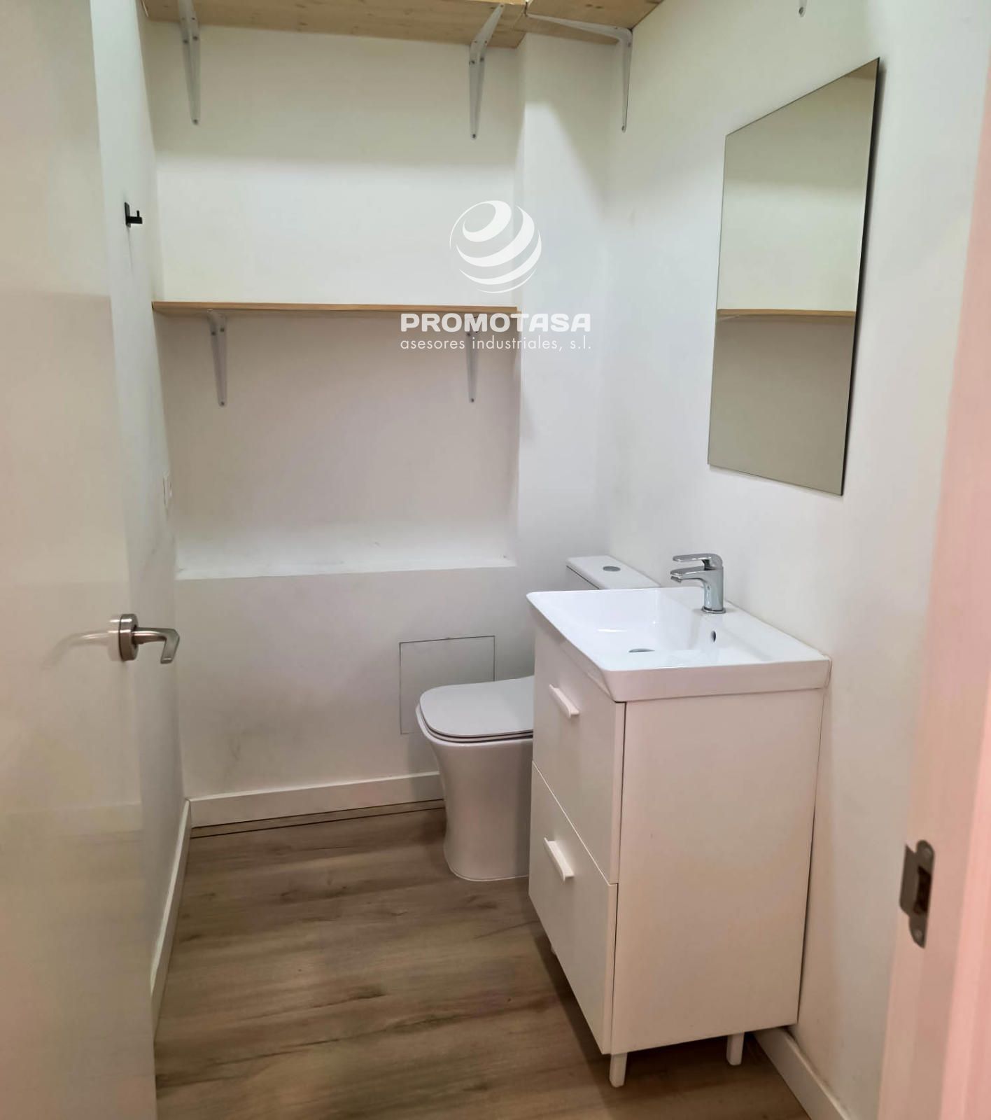 LOCATION OF 34 M² LOCATED AT THE MAIN ENTRANCE TO A SHOPPING CENTER. VILLACENTER - Foto 4