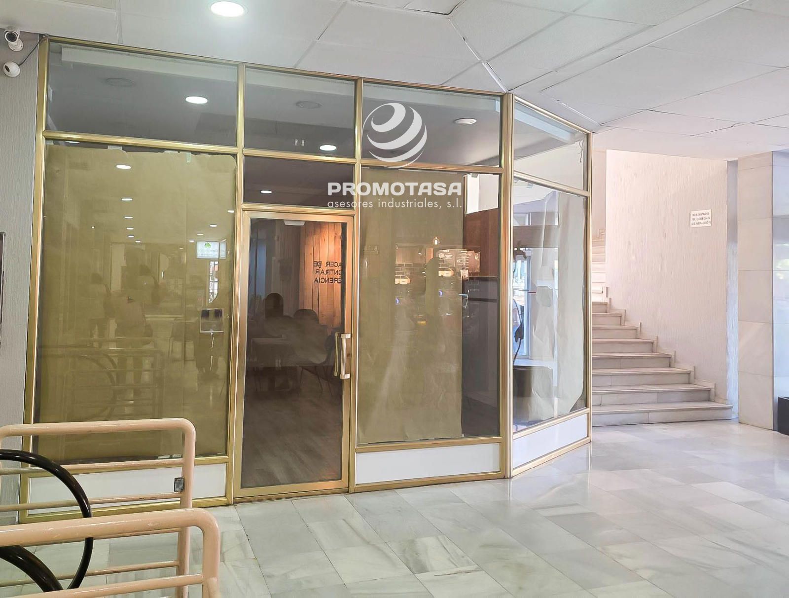 LOCATION OF 34 M² LOCATED AT THE MAIN ENTRANCE TO A SHOPPING CENTER. VILLACENTER - Foto 5