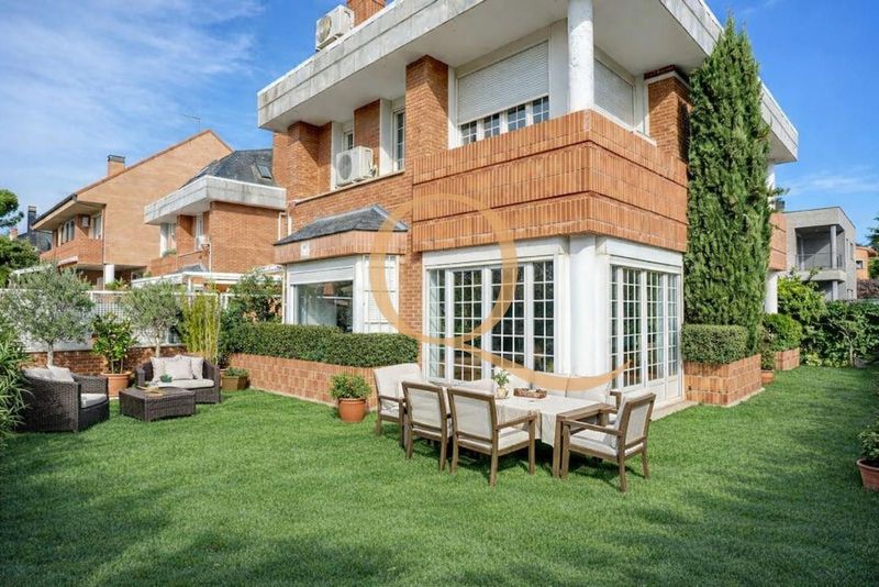  Semi-detached for sale Madrid. Ref: 2616. QUARTIERS