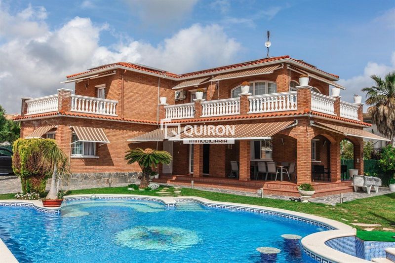 Chalet Independiente en venta Roda De Bara, Tarragona. Ref: 2224. Quiron immobiliaria