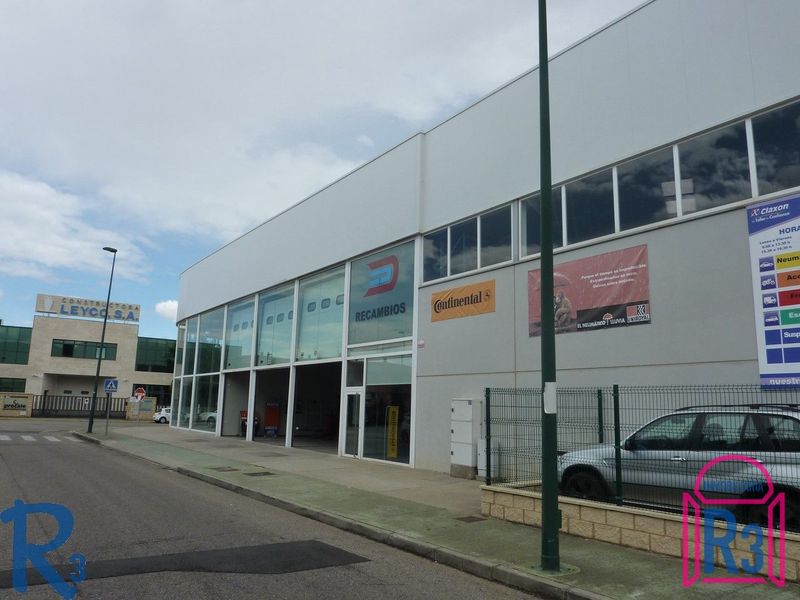 Nave Industrial en venta Trobajo del Camino, León. Ref: 12318. Inmobiliaria R3