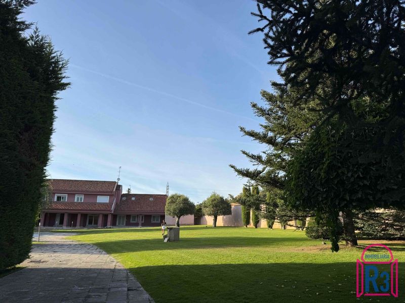 Chalet Independiente en venta León. Ref: 12967. Inmobiliaria R3