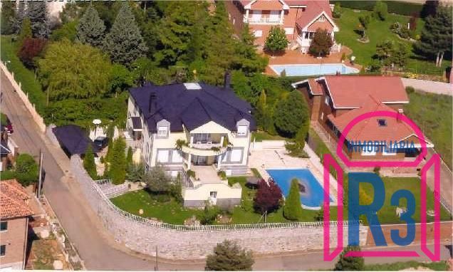 Chalet Independiente en venta Golpejar De La Sobarriba, León. Ref: 13107. Inmobiliaria R3