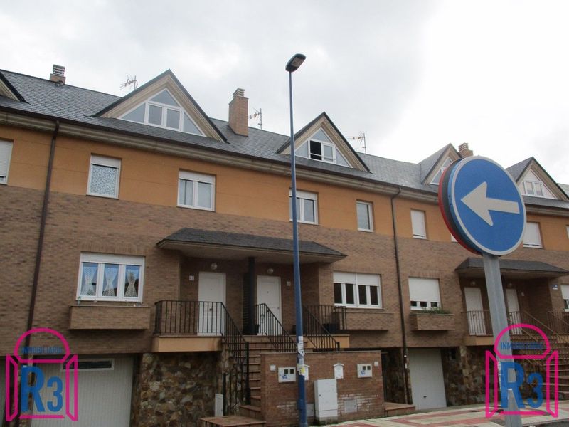 Chalet Adosado en venta León. Ref: 14827. Inmobiliaria R3