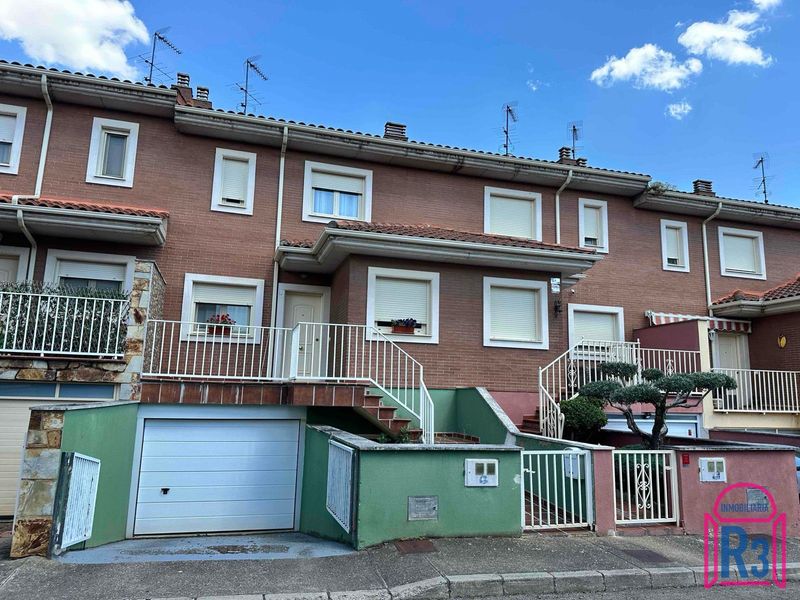 Chalet Adosado en venta Sariegos Del Bernesga, León. Ref: 15884. Inmobiliaria R3