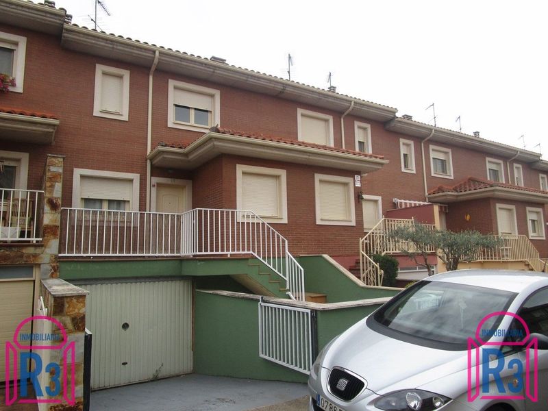 Chalet Adosado en venta Sariegos Del Bernesga, León. Ref: 15884. Inmobiliaria R3