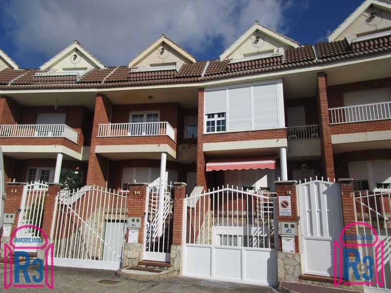 Chalet Adosado en venta León. Ref: 16343. Inmobiliaria R3