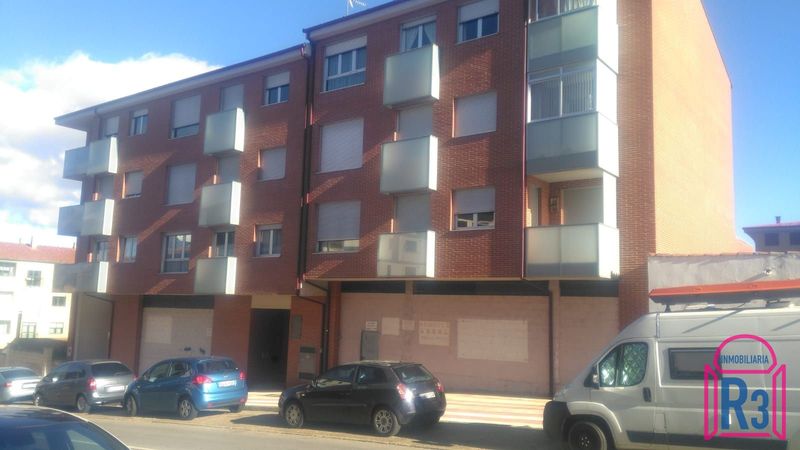 Local Comercial en venta y alquiler San Andrés del Rabanedo, León. Ref: 1662. Inmobiliaria R3