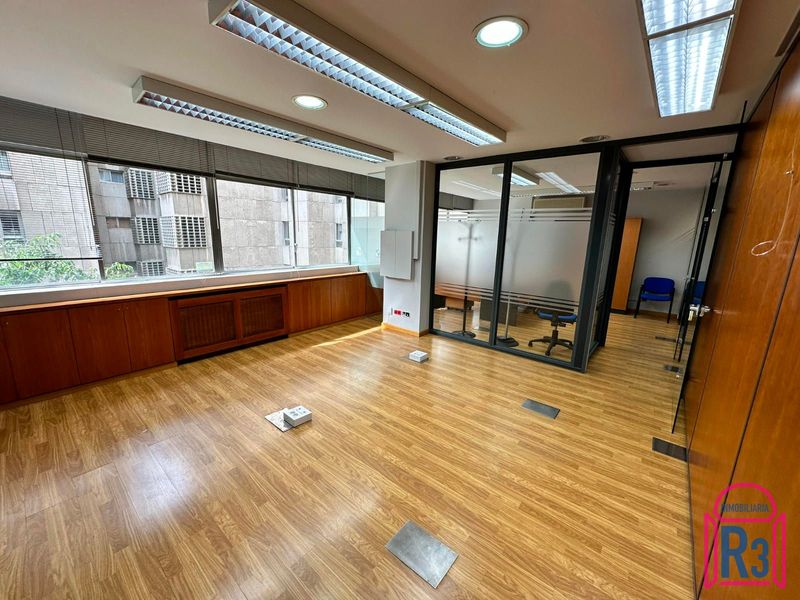 Oficina en alquiler León. Ref: 17482. Inmobiliaria R3
