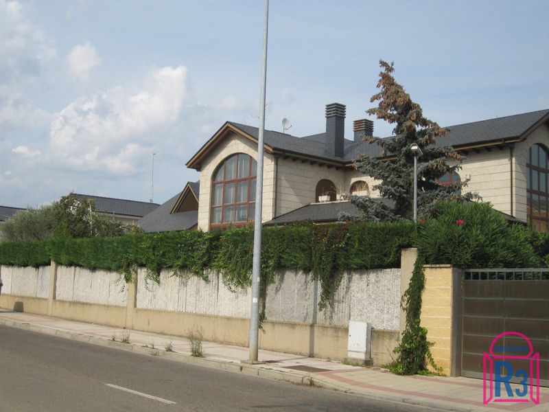 Chalet Independiente en venta León. Ref: 18416. Inmobiliaria R3