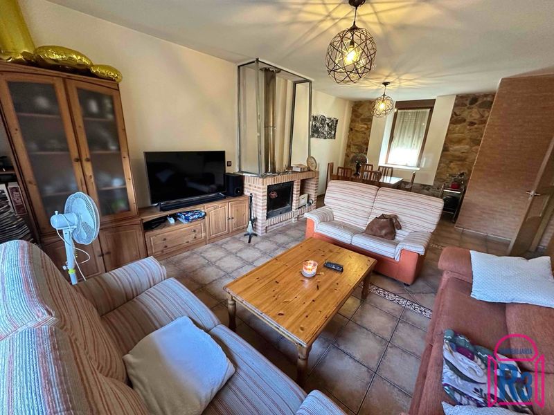 Chalet Adosado en venta Cuadros, León. Ref: 18419. Inmobiliaria R3