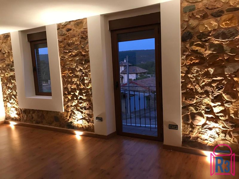 Chalet Adosado en venta Cuadros, León. Ref: 18419. Inmobiliaria R3