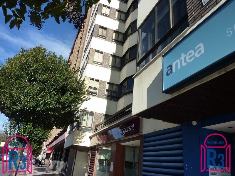 Oficina en alquiler León. Ref: 1888. Inmobiliaria R3