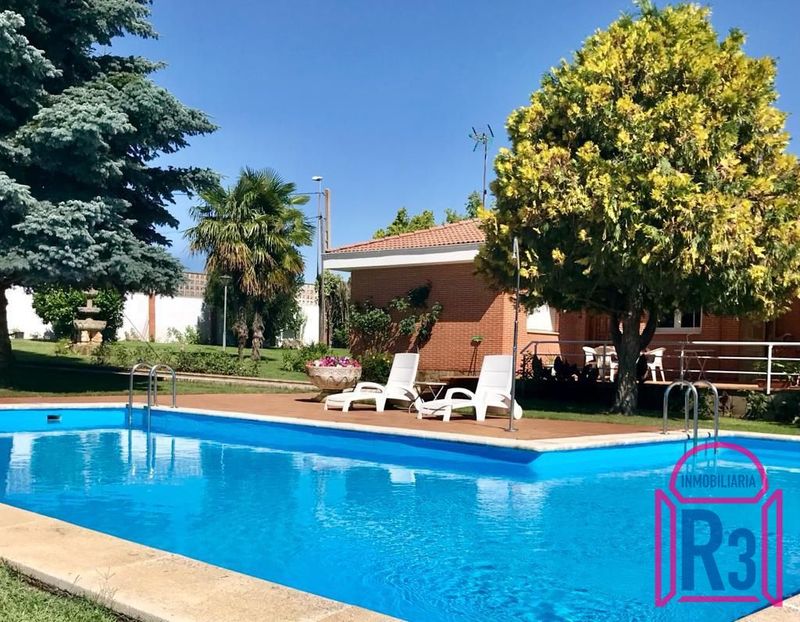 Chalet Independiente en venta Villasinta, León. Ref: 19427. Inmobiliaria R3