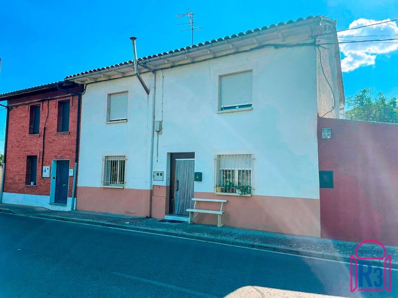 Casa en venta Valdesogo De Abajo, León. Ref: 19760. Inmobiliaria R3