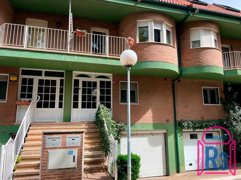 Chalet Adosado en venta Trobajo del Camino, León. Ref: 20285. Inmobiliaria R3