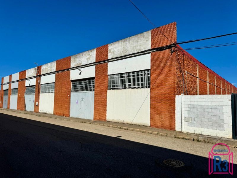 Nave Industrial en venta Villacedre, León. Ref: 21190. Inmobiliaria R3