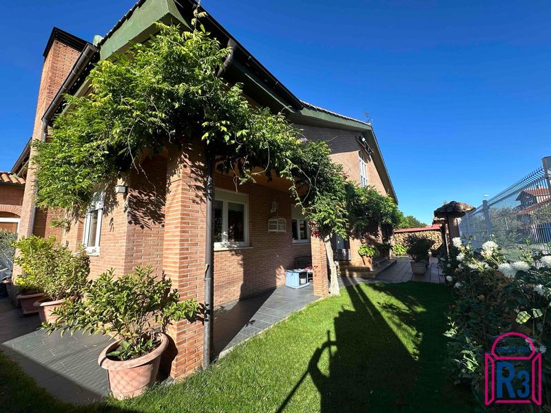 Chalet Independiente en venta Robledo De Torio, León. Ref: 21299. Inmobiliaria R3