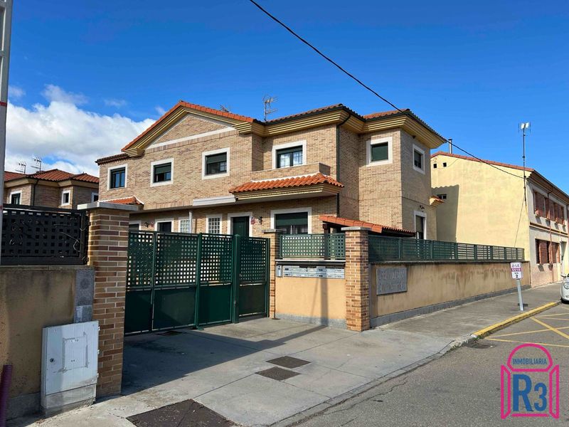 Chalet Adosado en venta Vilecha, León. Ref: 21356. Inmobiliaria R3