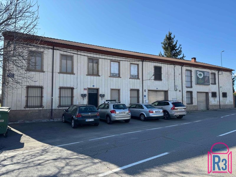 Nave Industrial en venta Azadinos, León. Ref: 21597. Inmobiliaria R3