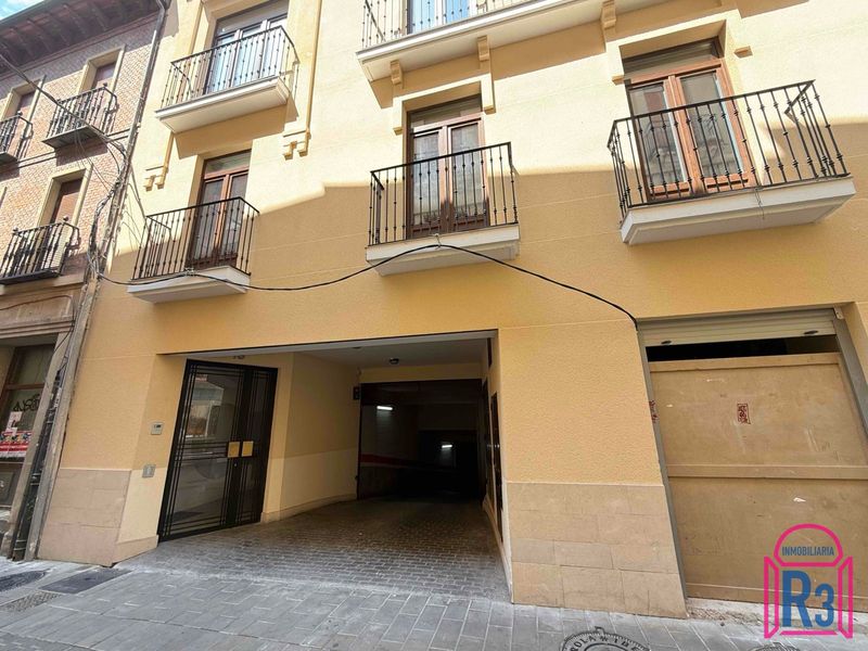 Garaje en alquiler León. Ref: 21772. Inmobiliaria R3