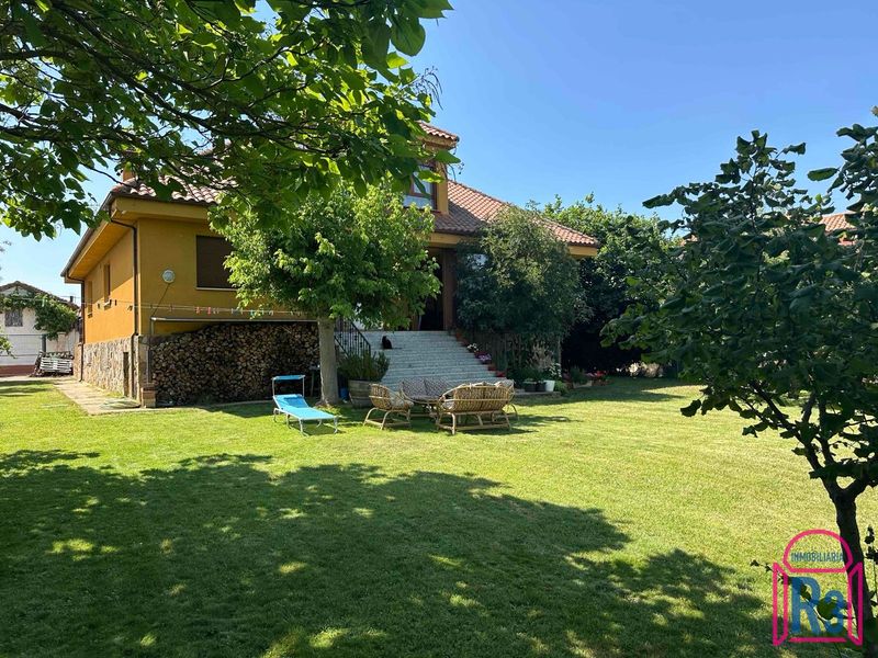 Chalet Independiente en venta Toldanos, León. Ref: 21783. Inmobiliaria R3