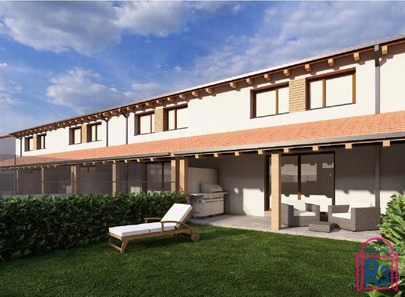 Chalet Adosado en venta La Virgen del Camino, León. Ref: 21803. Inmobiliaria R3