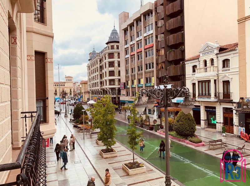 Apartamento en alquiler León. Ref: 21942. Inmobiliaria R3
