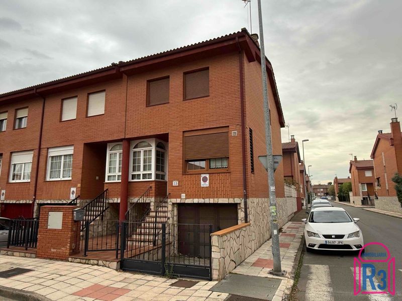 Chalet Adosado en alquiler León. Ref: 22002. Inmobiliaria R3