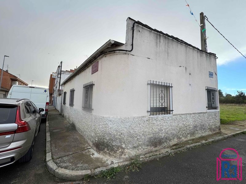 Edificio Singular en venta Armunia, León. Ref: 22026. Inmobiliaria R3