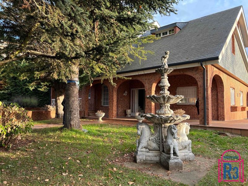 Chalet Independiente en venta Carbajal De La Legua, León. Ref: 22053. Inmobiliaria R3